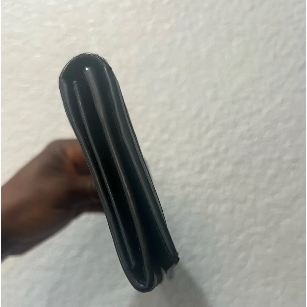 Sold ‼️‼️‼️‼️
Authentic vintage Fendi continental wallet! - Picture 5 of 13